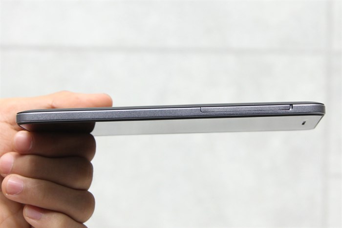 Điện thoại HTC Desire 728G LTE Màu Đen