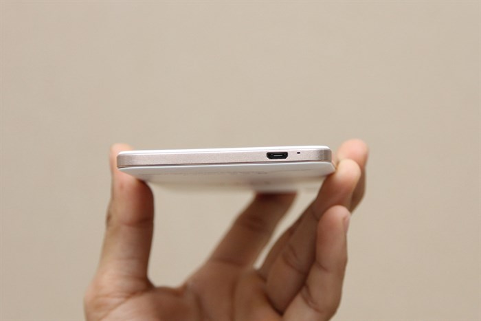 Điện thoại HTC Desire 728G LTE Màu Trắng