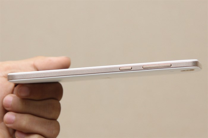 Điện thoại HTC Desire 728G LTE Màu Trắng