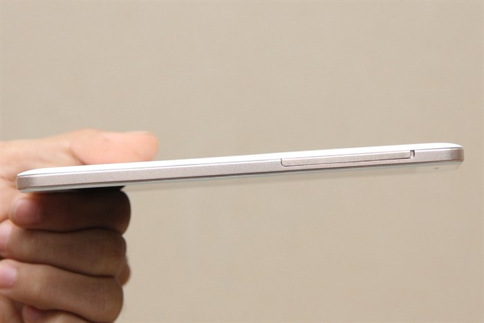 Điện thoại HTC Desire 728G LTE Màu Trắng