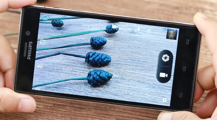 Điện thoại Philips V787