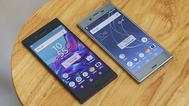 Sony Xperia XZs bên cạnh Sony Xperia XZ