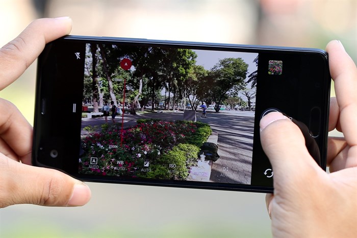 Điện thoại HTC U Ultra Sapphire