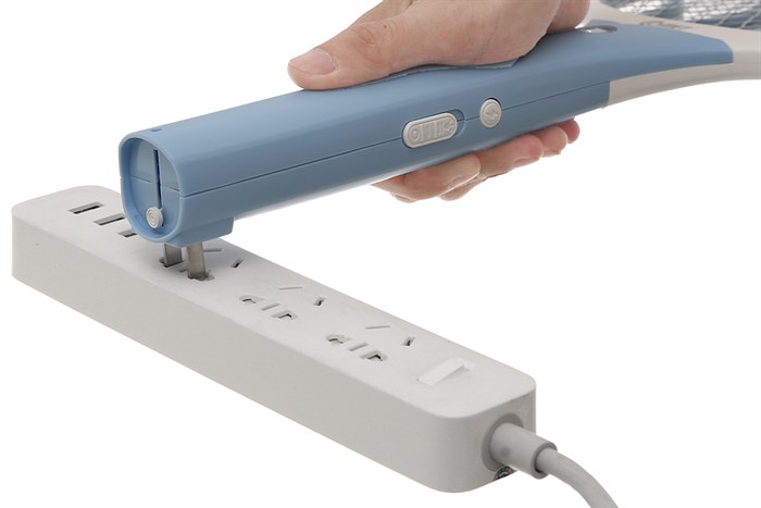 Vợt muỗi Comet CP046 Màu Trắng - Xanh