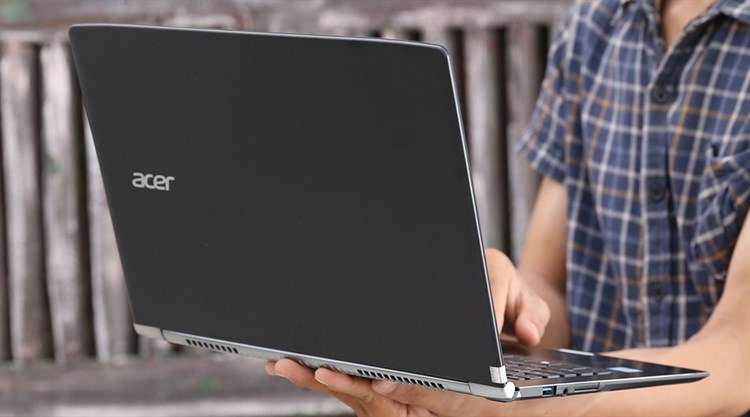 Laptop Acer Aspire SF514 51 72F8 i7 7500U/8GB/256GB/Win10 Màu Đen