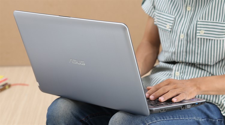 Laptop Asus A540UP i5 7200U/4GB/500GB/2GB R5M420/Win10/(GO097T)