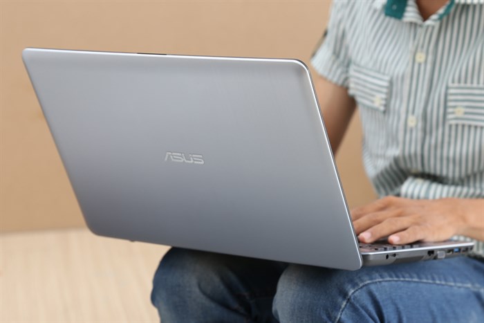 Laptop Asus A541UA i3 7100U/4GB/500GB/Win10/(DM1658T) Màu Bạc