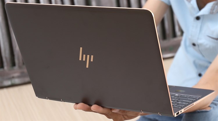 Laptop HP Spectre x360 13-ac028TU i7 7500U/8GB/256GB/Win10