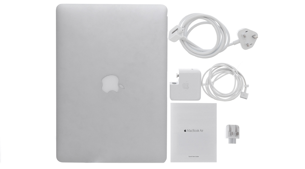 Bộ sản phẩm gồm: Sách hướng dẫn, Thùng máy, Sạc Laptop Apple