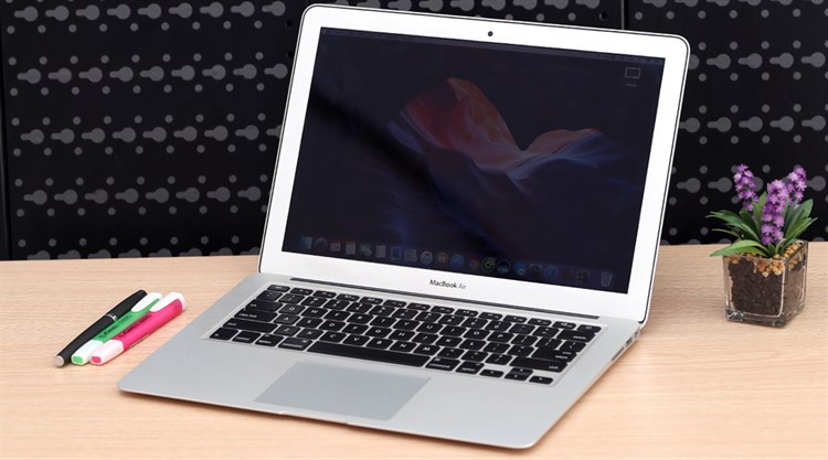 Laptop Apple MacBook Air 2017 i5 1.8GHz/8GB/128GB (MQD32SA/A) Màu Bạc