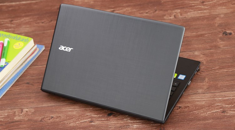 Laptop Acer Aspire E5 575G 73J8 i7 7500U/4GB/500GB/2GB 940MX/Win10/(NX.GDWSV.012) Màu Đen