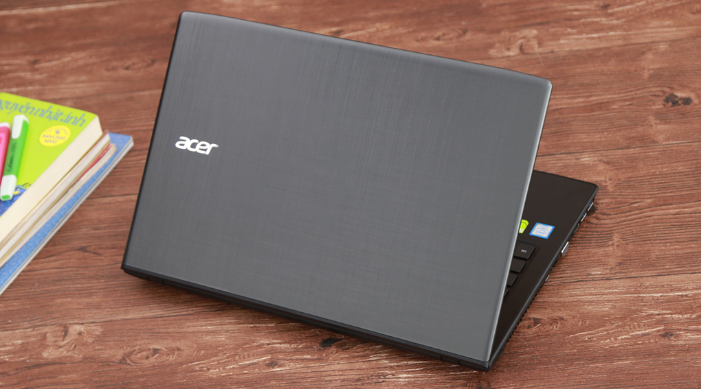 Laptop Acer Aspire E5 575G 73J8 i7 7500U/4GB/500GB/2GB 940MX/Win10/(NX.GDWSV.012) - 12