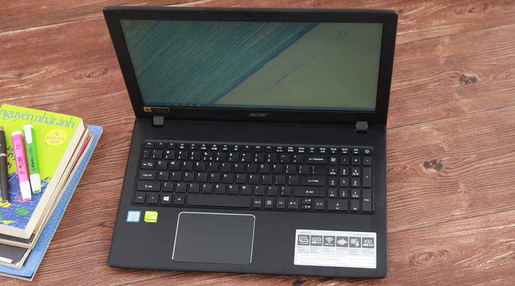 Laptop Acer Aspire E5 575G 73J8 i7 7500U/4GB/500GB/2GB 940MX/Win10/(NX.GDWSV.012) - 13