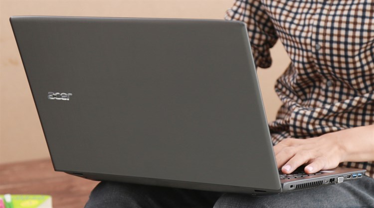 Laptop Acer Aspire E5 575G 73J8 i7 7500U/4GB/500GB/2GB 940MX/Win10/(NX.GDWSV.012) Màu Đen