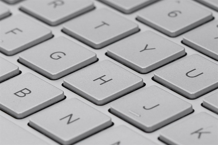 Laptop HP Pavilion 14 bf019TU i3 7100U/4GB/1TB/Win10/(2GW00PA) Màu Vàng đồng