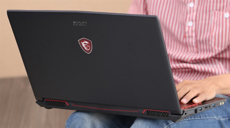 Laptop MSI GL62M 7RDX i7 7700HQ/8GB/1TB/4GB GTX1050/Win10/(1815VN)