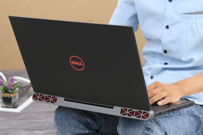 Laptop Dell Inspiron 7567B i7 7700HQ/8GB/1TB+128GB/4GB GTX1050Ti/Win10/(P65F001) Màu Đen