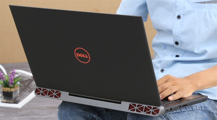 Laptop Dell Inspiron 7567B i7 7700HQ/8GB/1TB+128GB/4GB GTX1050Ti/Win10/(P65F001)