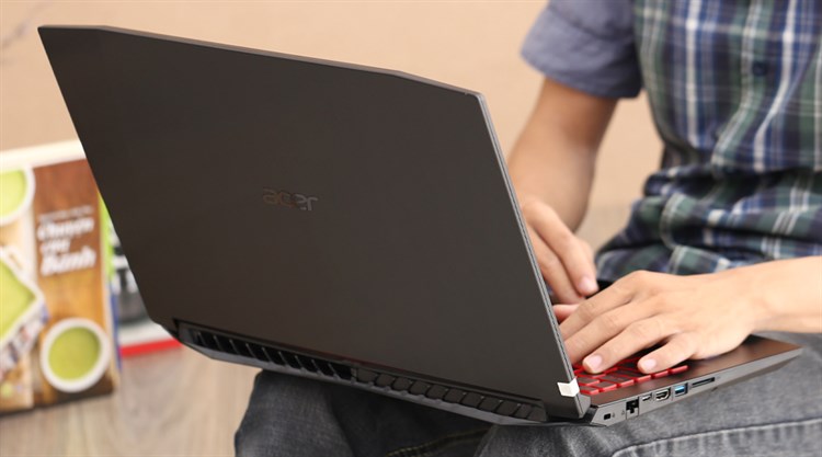Laptop Acer Nitro 5 AN515 51 739L i7 7700HQ/8GB/1TB/2GB GTX1050/Win10/(NH.Q2SSV.007)