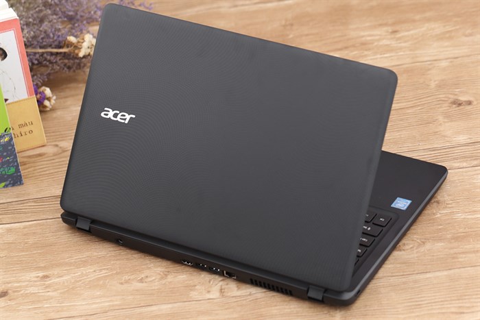 Laptop Acer ES1 533 P6L2 N4200/4GB/500GB/Win10/(NX.GFTSV.008) Màu Đen