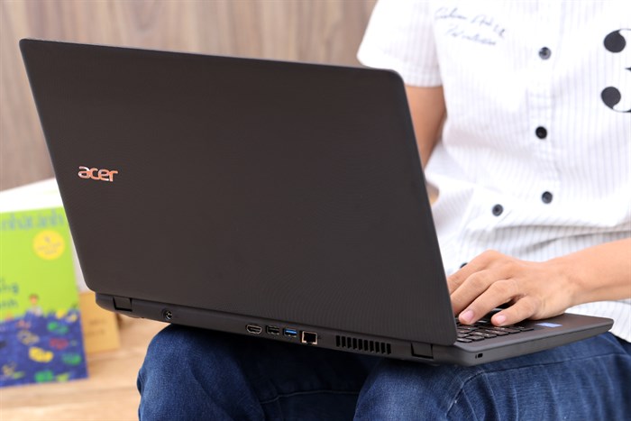 Laptop Acer ES1 533 P6L2 N4200/4GB/500GB/Win10/(NX.GFTSV.008) Màu Đen
