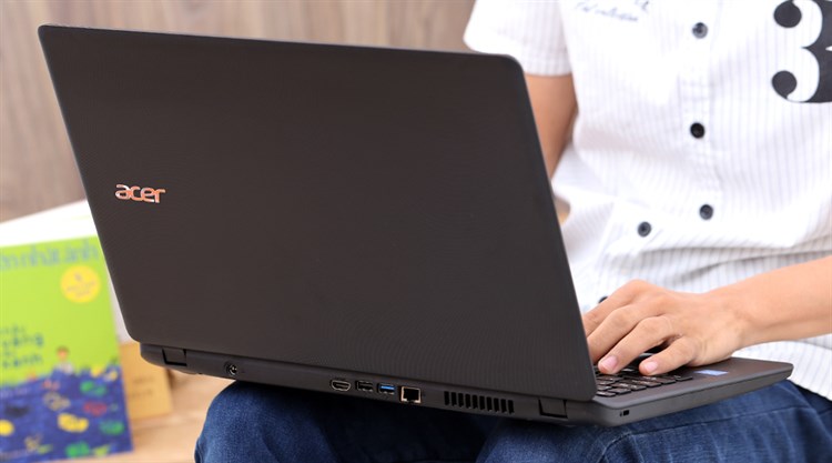 Laptop Acer ES1 533 P6L2 N4200/4GB/500GB/Win10/(NX.GFTSV.008) Màu Đen
