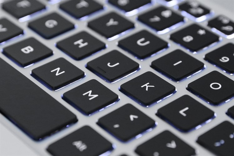 Laptop Dell Inspiron 7570 i5 8250U/4GB/1TB+128GB/4GB MX130/Win10/Office365/(N5I5102OW)