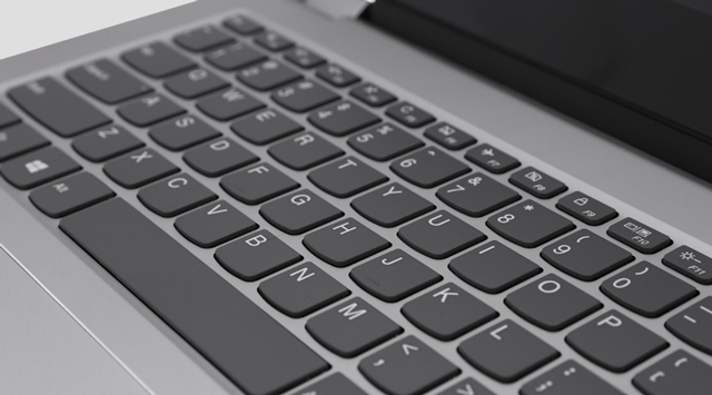 Bàn phím độ nảy tốt của laptop 2 trong 1 Lenovo Yoga 520
