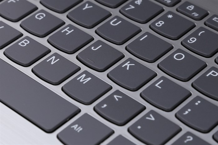 Laptop Lenovo IdeaPad 320 15IKBN i7 8550U/4GB/1TB/2GB MX150/Win10/(81BG00E1VN) Màu Xám