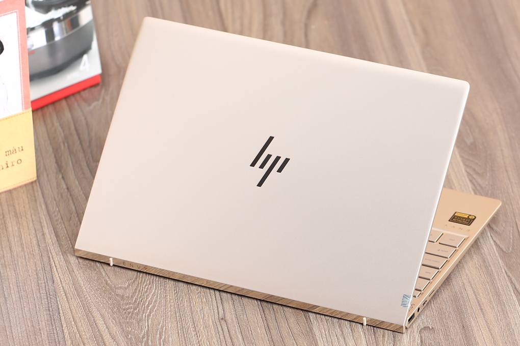 Laptop HP Envy 13 ad140TU i7 8550U/8GB/256GB/Win10/(3CH47PA) Màu Vàng đồng