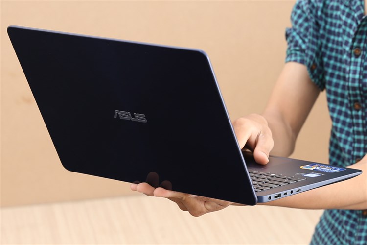 Laptop Asus UX430UA i5 8250U/8GB/256GB/Win10/(GV334T)