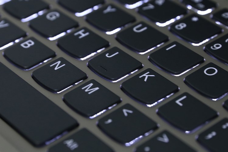 Laptop Lenovo IdeaPad 720S 13IKB i7 8550U/8GB/256GB/Win10/(81BV0062VN) Màu Vàng đồng