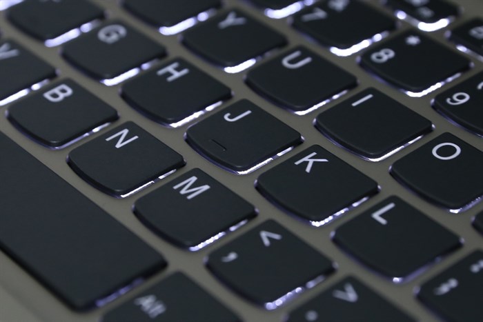 Laptop Lenovo IdeaPad 720S 13IKB i7 8550U/8GB/256GB/Win10/(81BV0062VN) Màu Vàng đồng