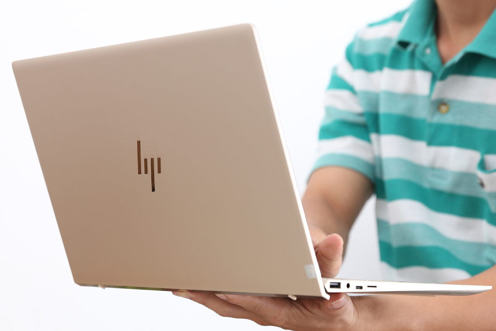 Laptop HP Envy 13 ad138TU i5 8250U/4GB/128GB/Win10/(3CH45PA) Màu Vàng đồng