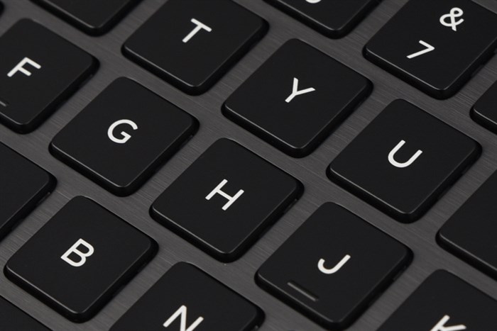 Laptop Dell Vostro 5568 i7 7500U/8GB/1TB/4GB 940MX/Dos/(P62F001) Màu Vàng đồng