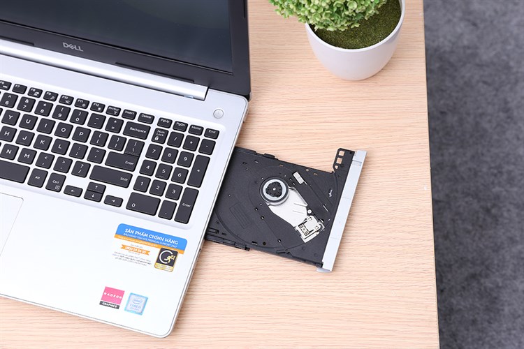 Laptop Dell Inspiron 5570 i5 8250U/4GB/1TB/2GB M530/Win10/(M5I5238W) Màu Bạc