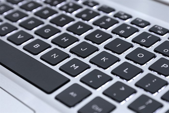 Laptop Dell Inspiron 5570 i5 8250U/4GB/1TB/2GB M530/Win10/Office365/(M5I5238W) Màu Bạc