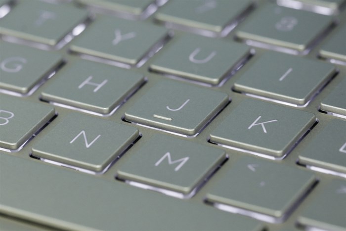 Laptop HP Envy 13 ah0027TU i7 8550U/8GB/256GB/Win10/(4ME94PA) Màu Vàng đồng