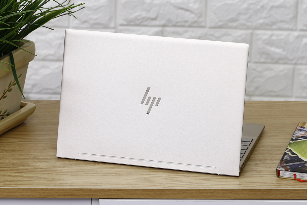 Laptop HP Envy 13 ah0027TU i7 8550U/8GB/256GB/Win10/(4ME94PA) Màu Vàng đồng