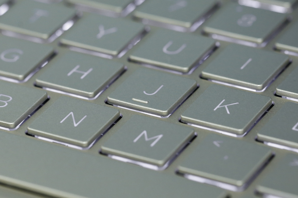 Laptop HP Envy 13 ah0027TU i7 8550U/8GB/256GB/Win10/(4ME94PA) Màu Vàng đồng