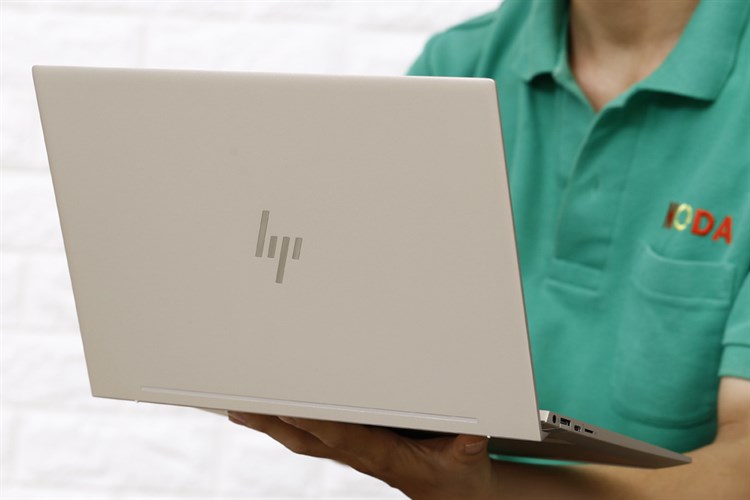 Laptop HP Envy 13 ah0025TU i5 8250U/8GB/128GB/Win10/(4ME92PA) Màu Vàng đồng