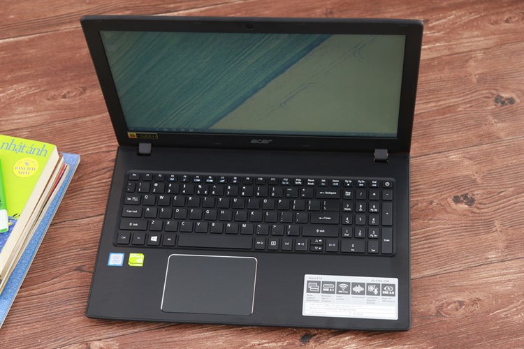 Laptop Acer Aspire E5 576G 7927 i7 7500U/4GB/500GB/2GB 940MX/Win10/(NX.GTZSV.008) Màu Đen