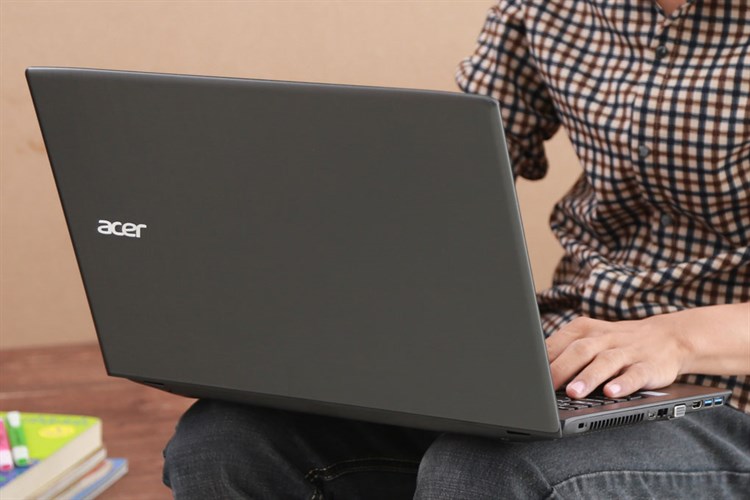 Laptop Acer Aspire E5 576G 7927 i7 7500U/4GB/500GB/2GB 940MX/Win10/(NX.GTZSV.008) Màu Đen