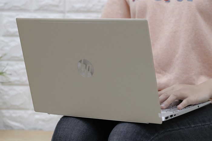 Laptop HP Pavilion 15 cs0018TU i5 8250U/4GB/1TB/Win10/(4MF09PA) Màu Vàng đồng