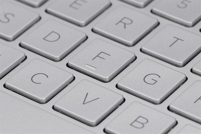 Laptop HP Pavilion 15 cs0018TU i5 8250U/4GB/1TB/Win10/(4MF09PA) Màu Vàng đồng