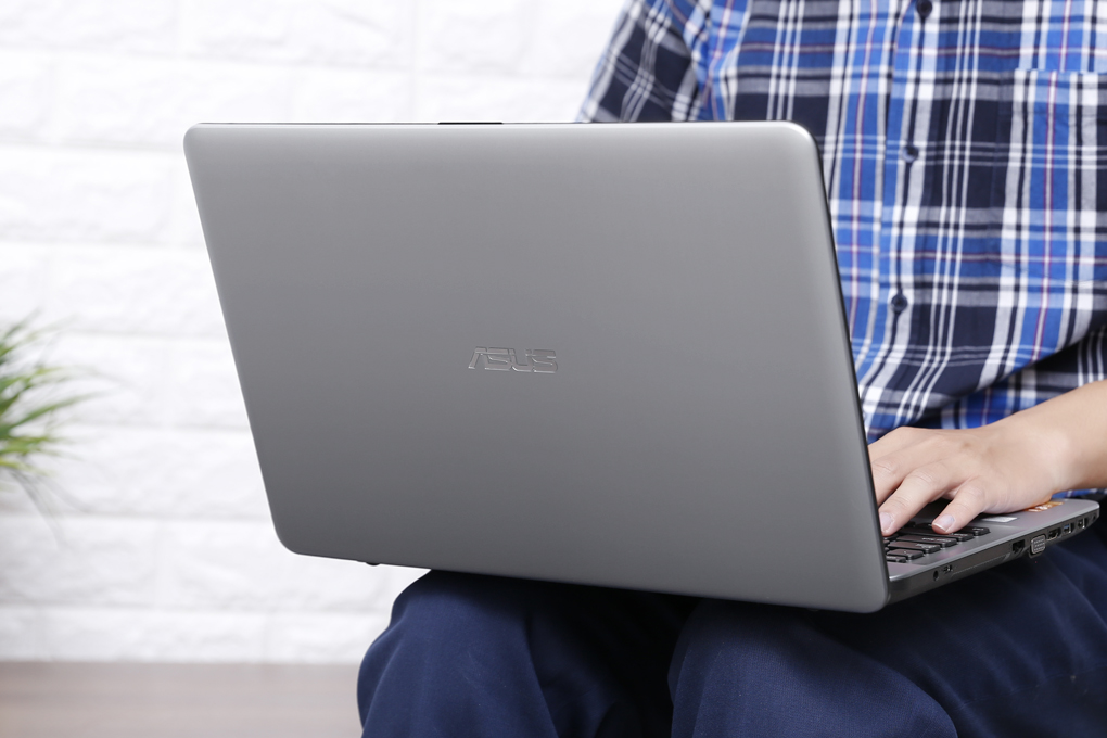 Laptop Asus VivoBook X541UA i3 6100U/4GB/1TB/Win10/(XO777T) - 14