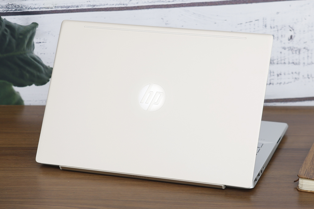 Laptop HP Pavilion 14 ce0021TU i3 8130U/4GB/1TB/Win10/(4MF00PA) Màu Vàng đồng