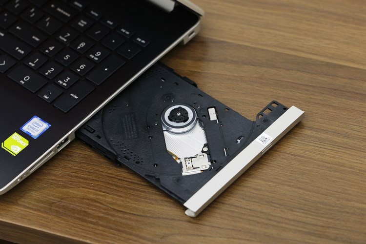 Laptop HP 15 da0036TX i7 8550U/4GB/1TB/2G MX130/Win10/(4ME78PA)