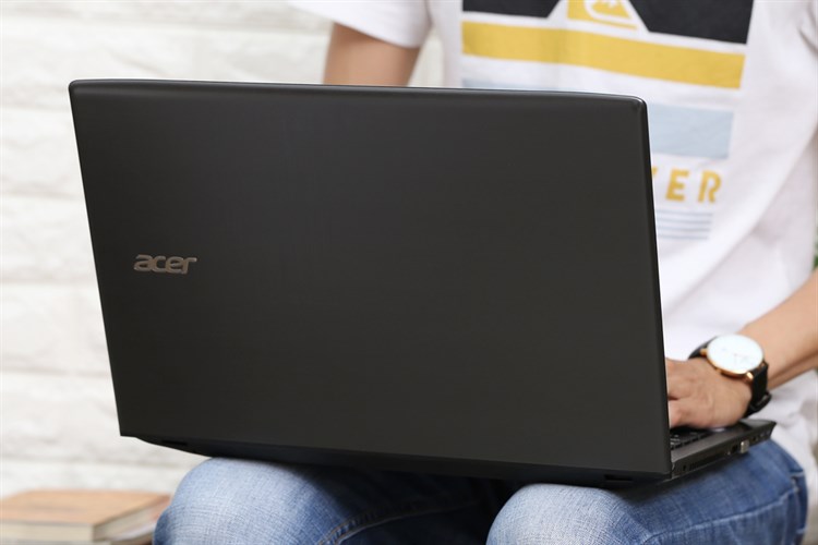 Laptop Acer Aspire E5 576G 52YQ i5 8250U/4GB/1TB/2GB MX130/Win10 (NX.GWNSV.001) Màu Đen