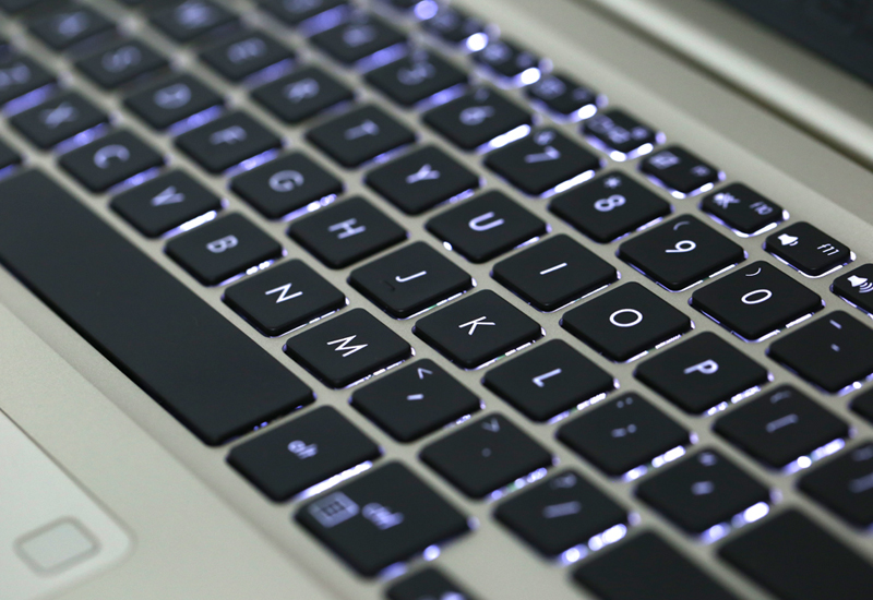 Đèn nền bàn phím tiện lợi trên laptop nhỏ gọn Asus VivoBook S15 S510UA BQ222T)
